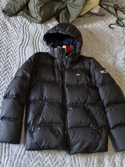 Продам зимовий пуховик Tommy Hilfiger в м розмірі