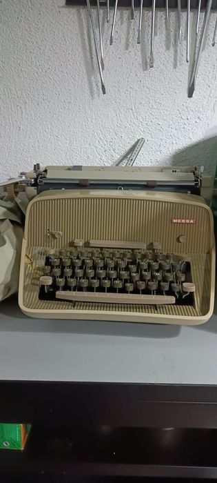 Maquina de escrever antiga