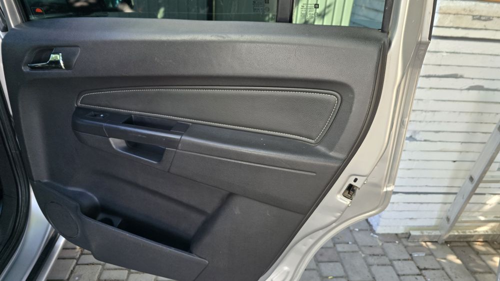 Opel Zafira B 1.9 CDTI Економна та простора сімейна

2

Машина