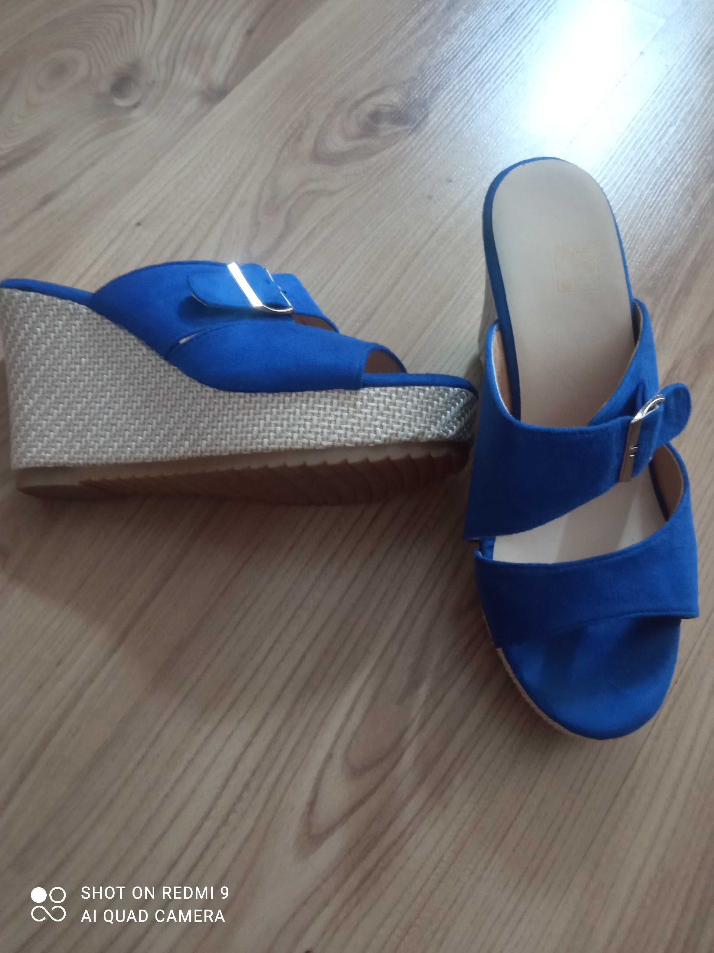 Buty klapki na koturnie 38