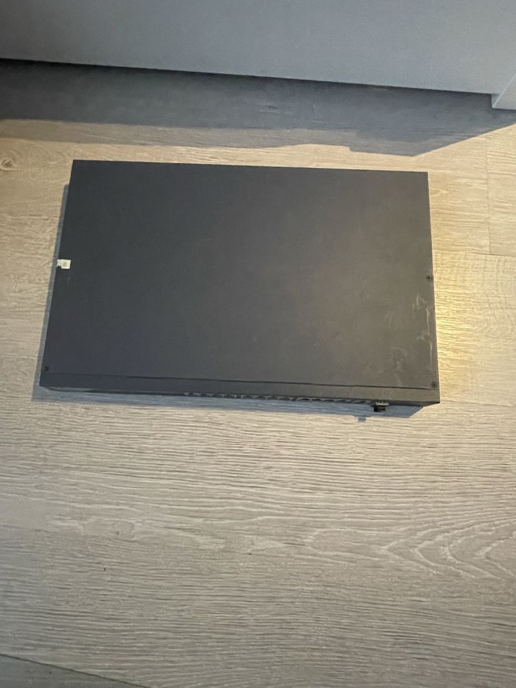 hikvision Switch 24 portowy DS-3E1326P-EI