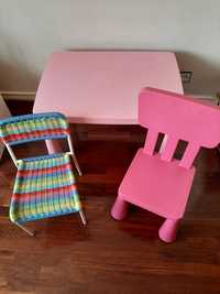 Mesa com 2 cadeiras para criança