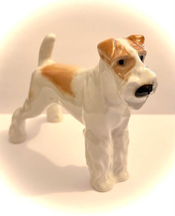 Porcelanowa figurka foksteriera Łomonosow