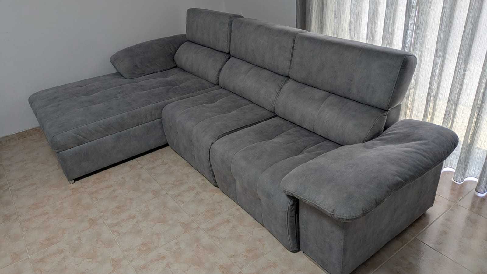 Sofá com chaise long elétrico como novo.