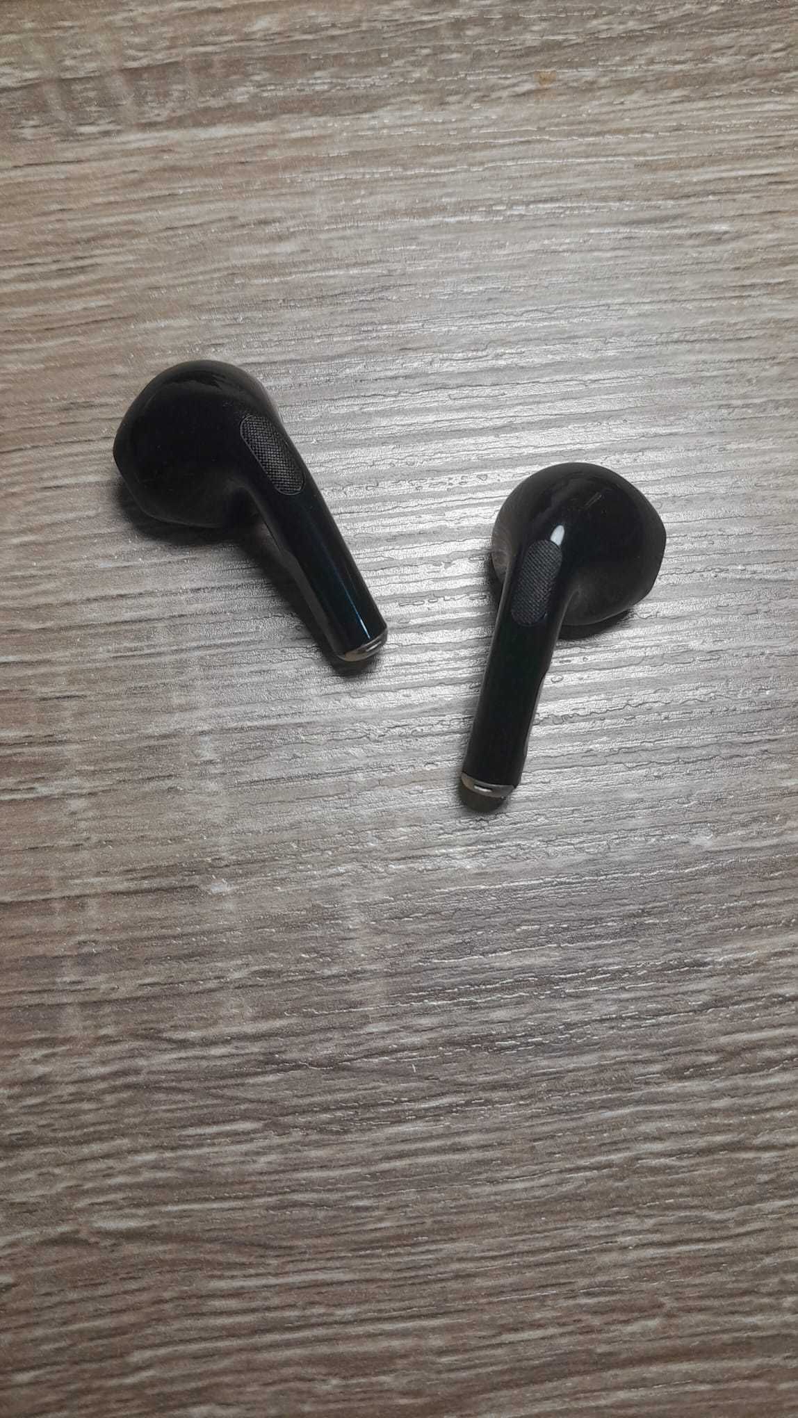 Fones bluetooth pretos