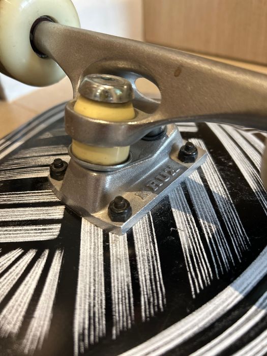 DESKOROLKA – Setup Krux / Bones / Primitive / Youth x Kult x Dybuk