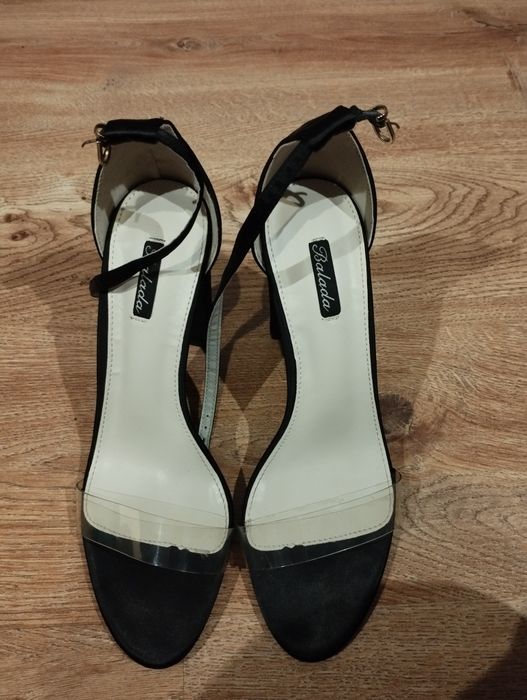 Sandałki na słupku