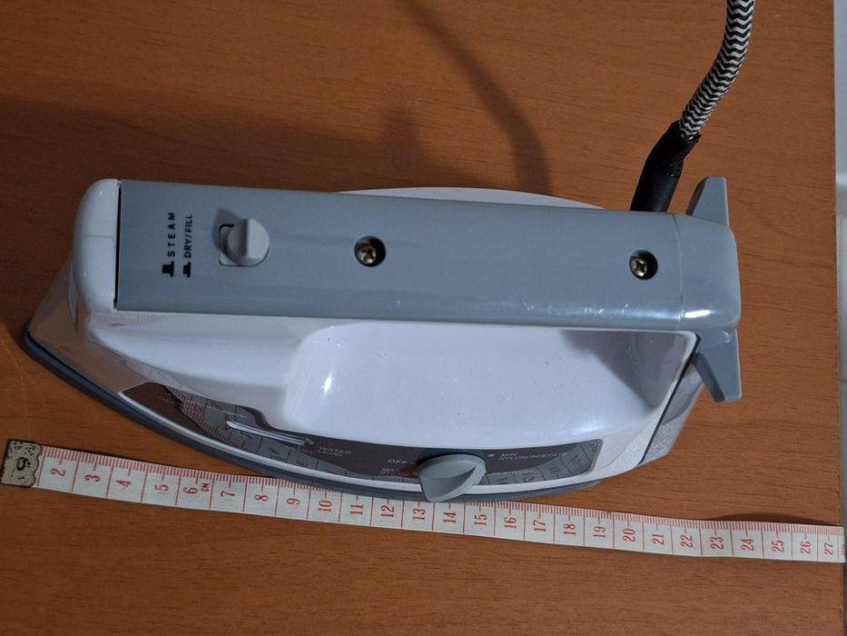 Ferro de engomar pequeno