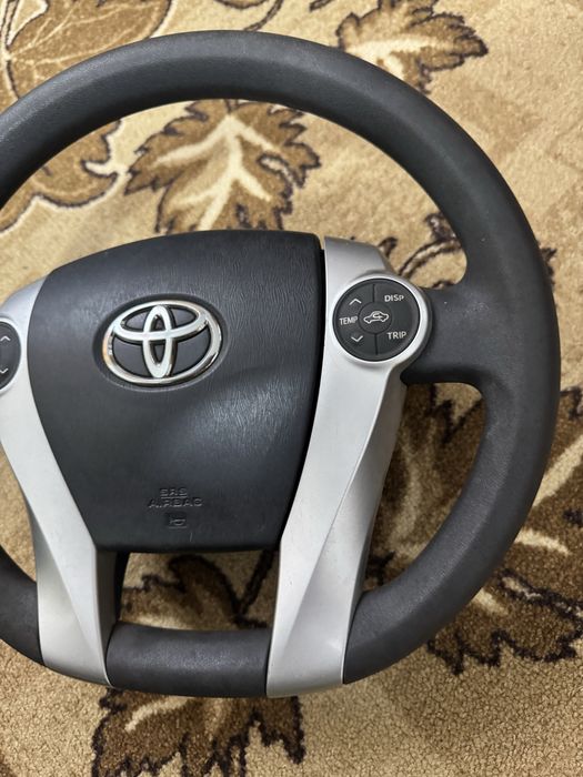 Кермо взборі на Тойота Пріус 30 гібрид