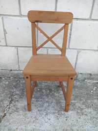 Krzesełka drewniane z IKEA