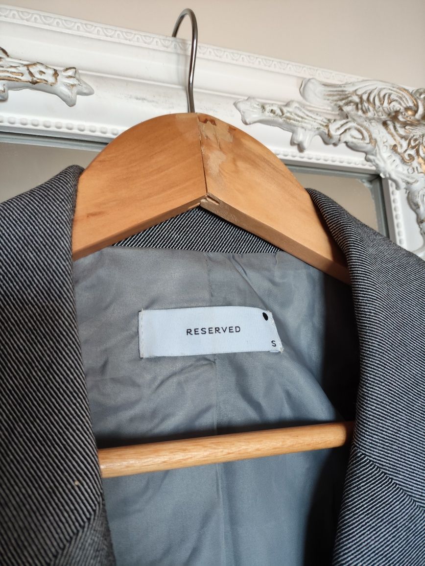 Szara marynarka elegancka z kołnierzem Reserved