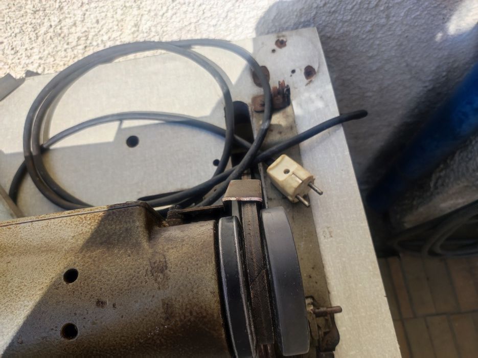 Máquina de costura AEG