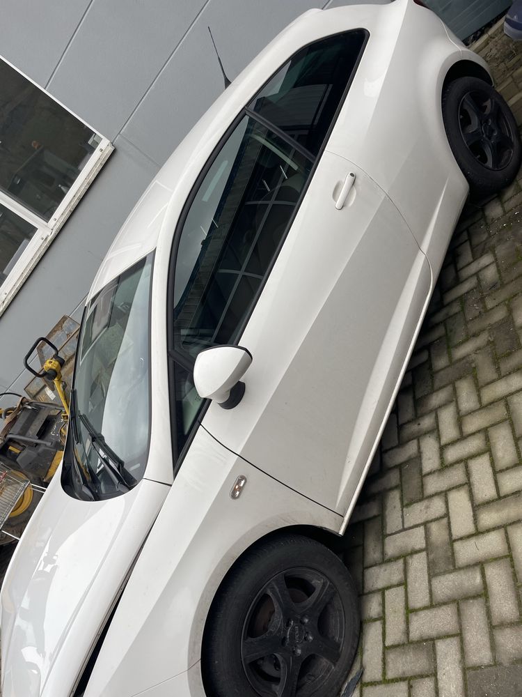 Seat ibiza lift 6J0 lekko uszkodzony pali jezdzi