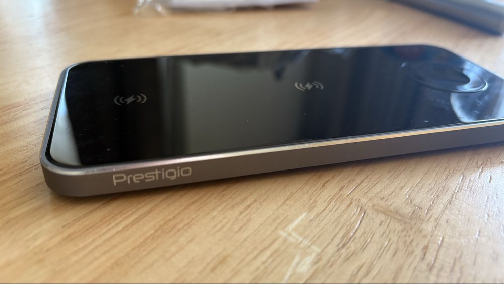 Prestigio ReVolt A5 – Stacja ładowania bezprzewodowa Qi, 3 urządzenia