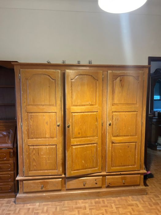 Móvel em pinho vintage de ótima qualidade