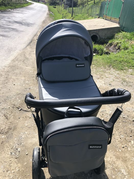 Продам коляску в хорошому стані підійде і для хлопчика і для дівчинки)