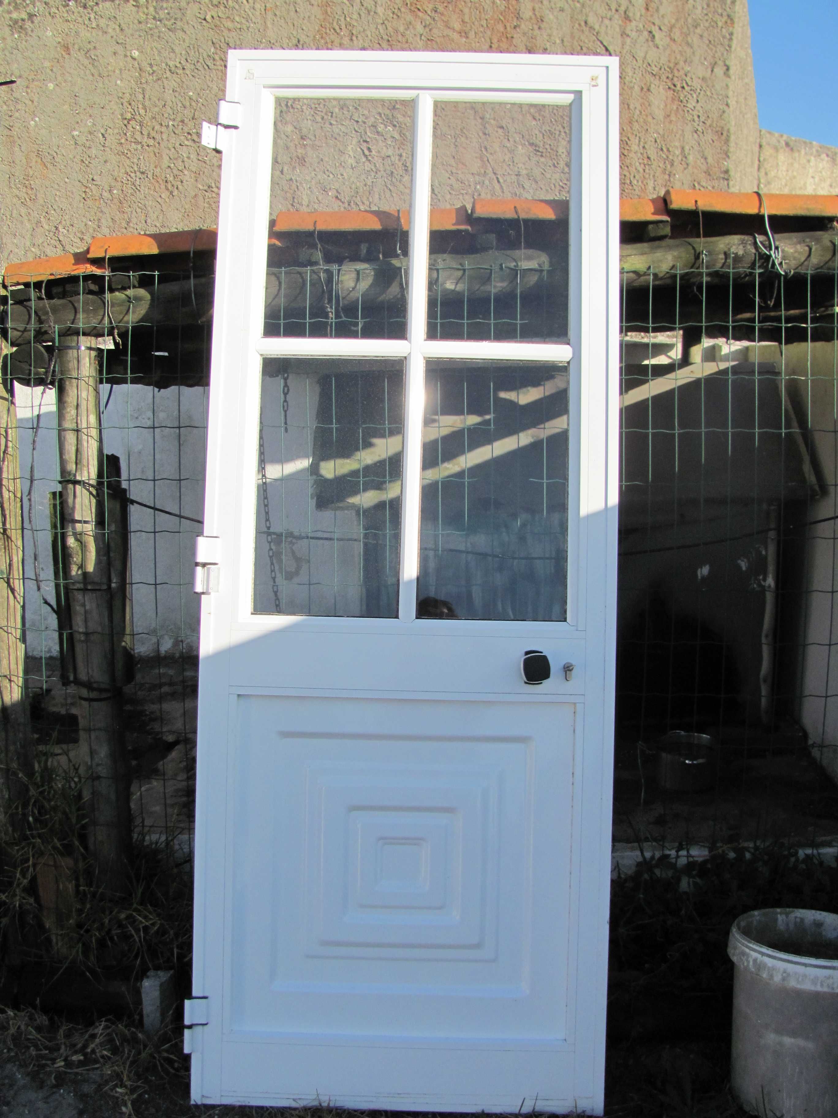 janelas e portas , em alumínio ,vidro simples