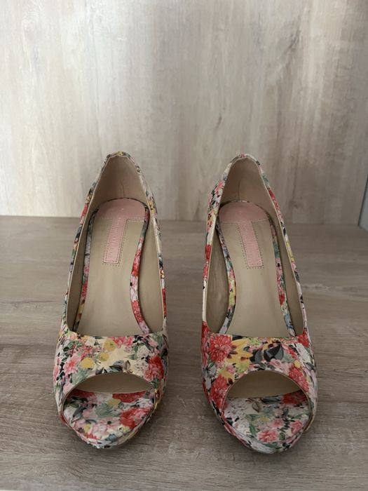 Тканеві літні туфлі на високих підборах