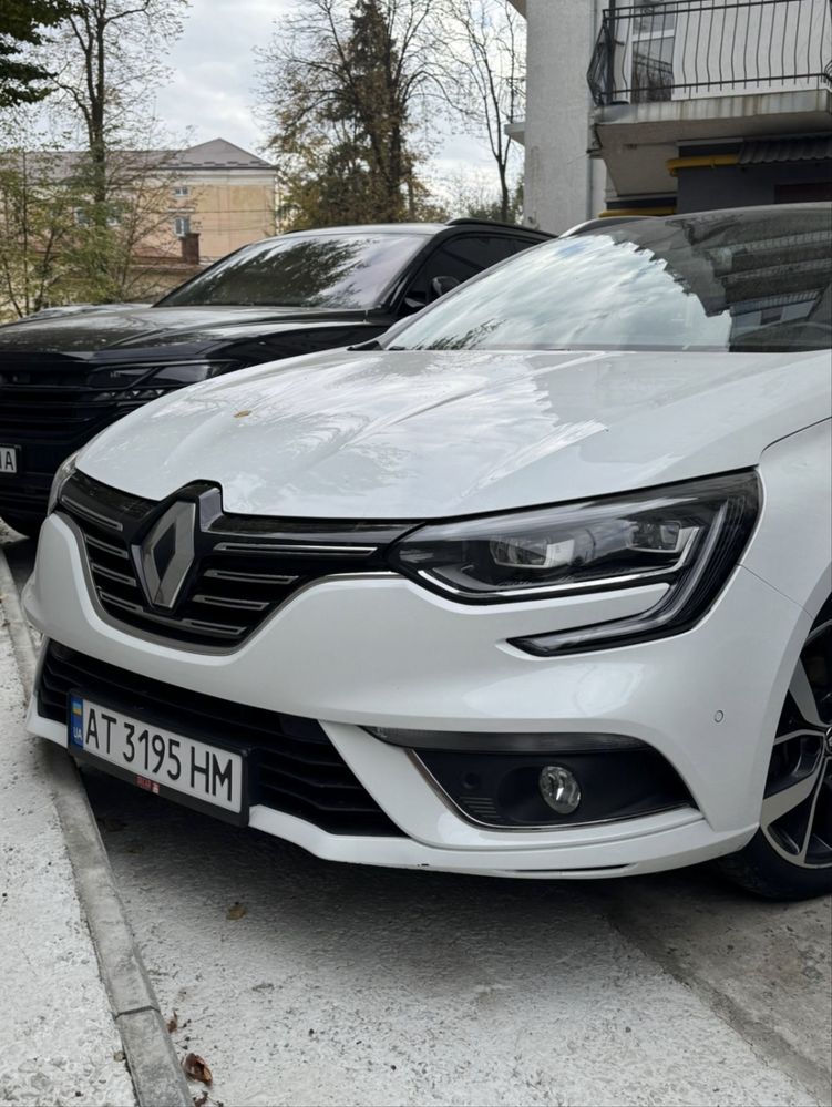 Продам RENAULT MEGANE 4 НА МАКСИМАЛЬНІЙ комплектації одна В Укрїні