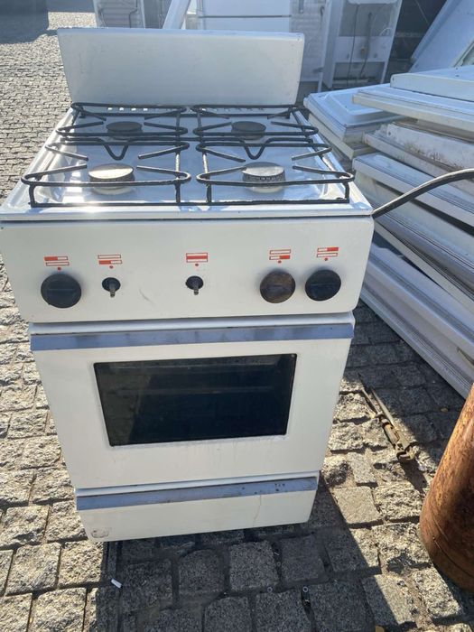 Продам газовую плиту