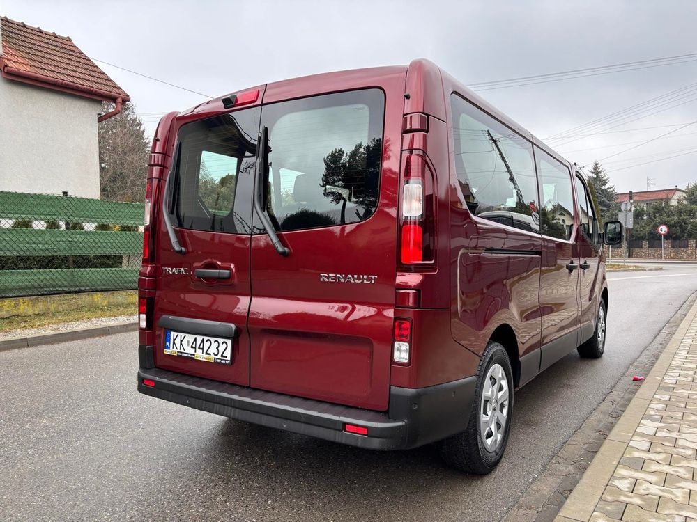 AUTOMAT 9 - osobowy Renault Trafic