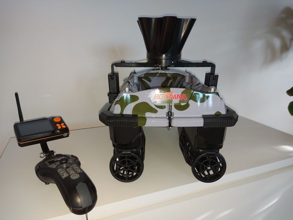 Lodka zanętowa Boatman Vulcan pro gps,echsonda sn4 + rozrzutnik.