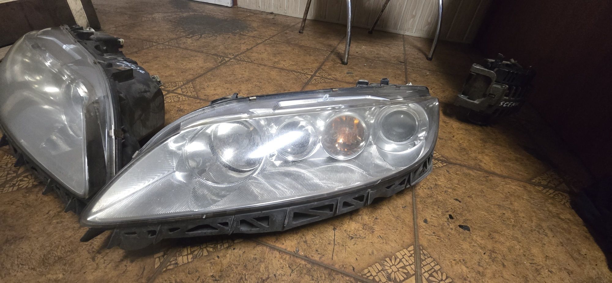 Lampa lampy przód lewa prawa Mazda 6