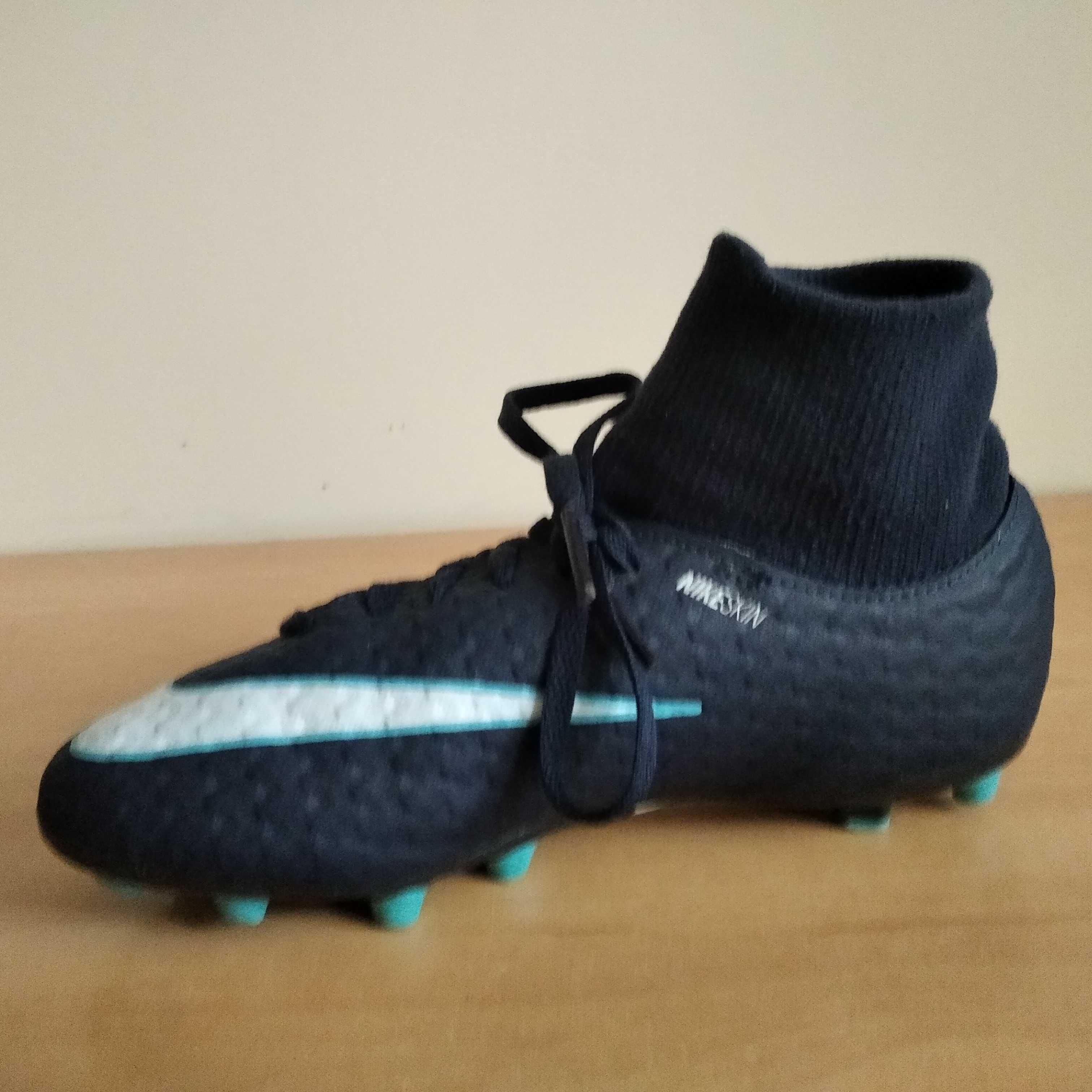 Buty piłkarskie Nike Hypervenom Phelon 3 DF roz.eu-35
