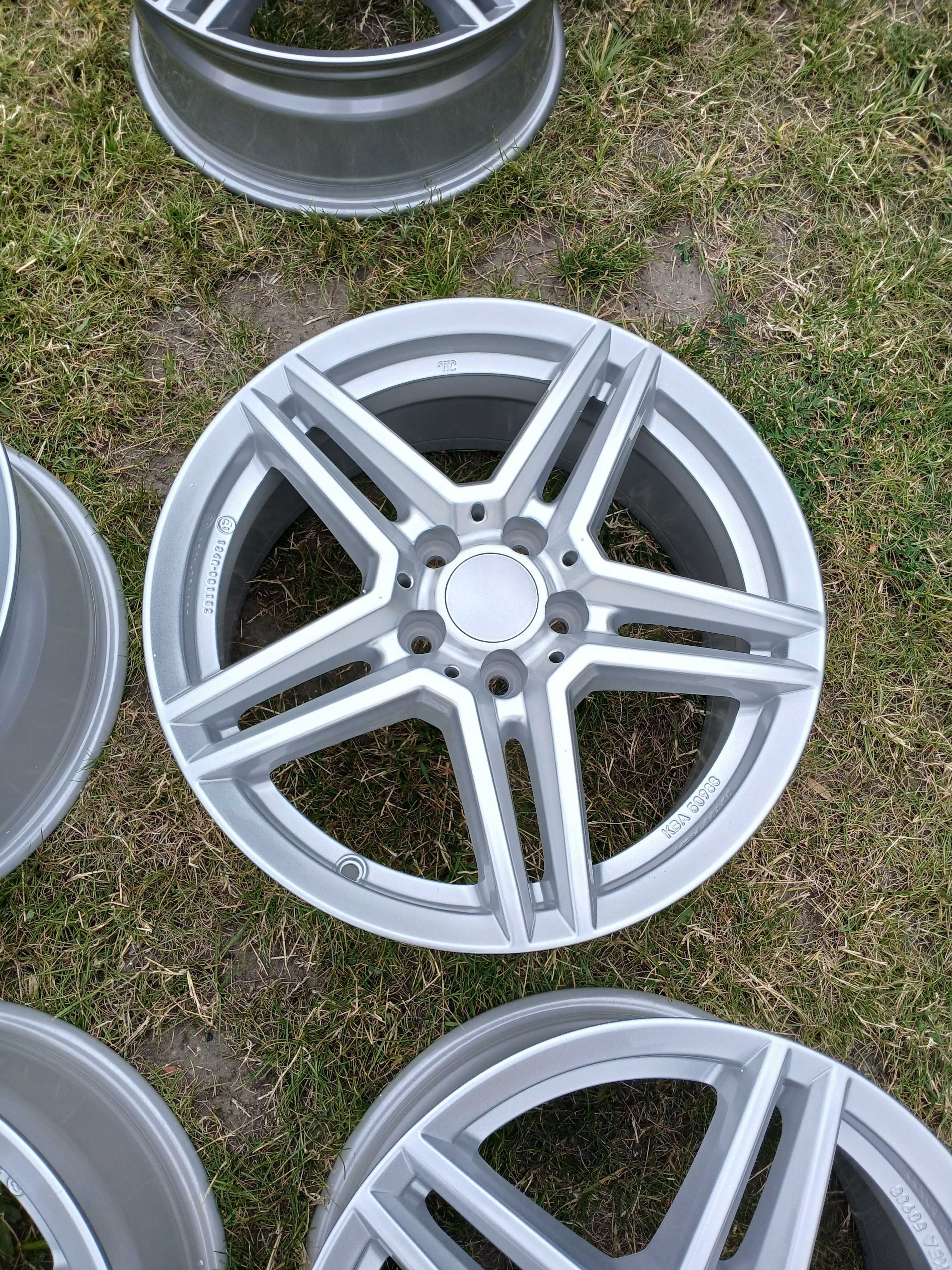 A1110. UNIWHEELS 7,5x17 ET 52,5 rozstaw 5x108