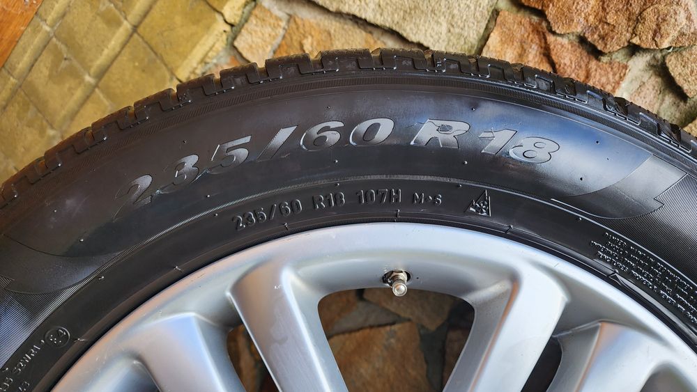 Шини зимові R18 235/60 Pirelli Scorpion Winter