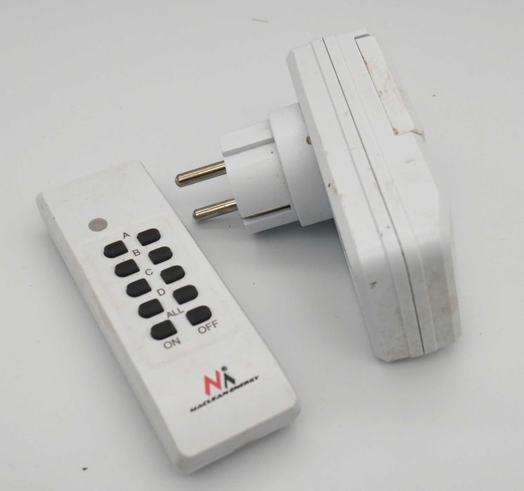 WŁĄCZNIK GNIAZDKO SIECIOWE na pilot wodoodporne IP44 Maclean MCE158