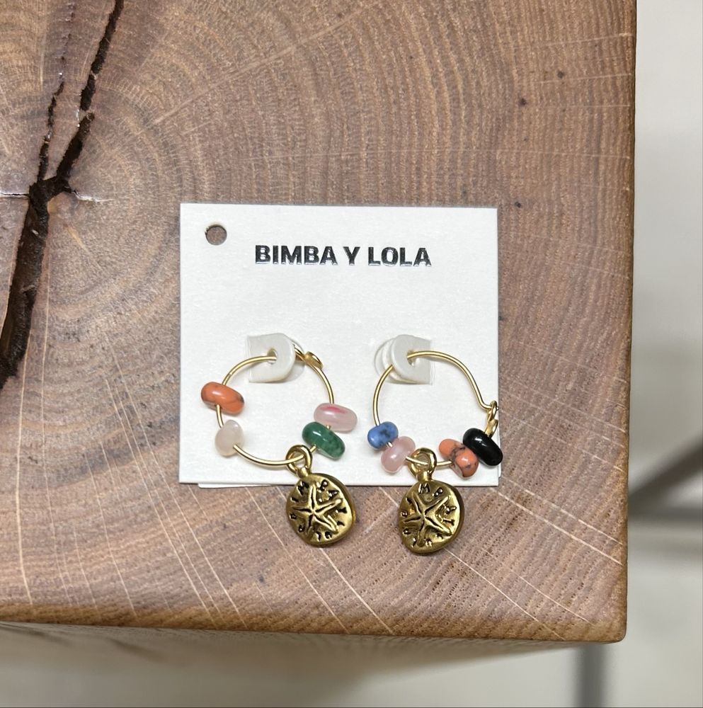 Brincos Bimba y Lola argolas com missangas