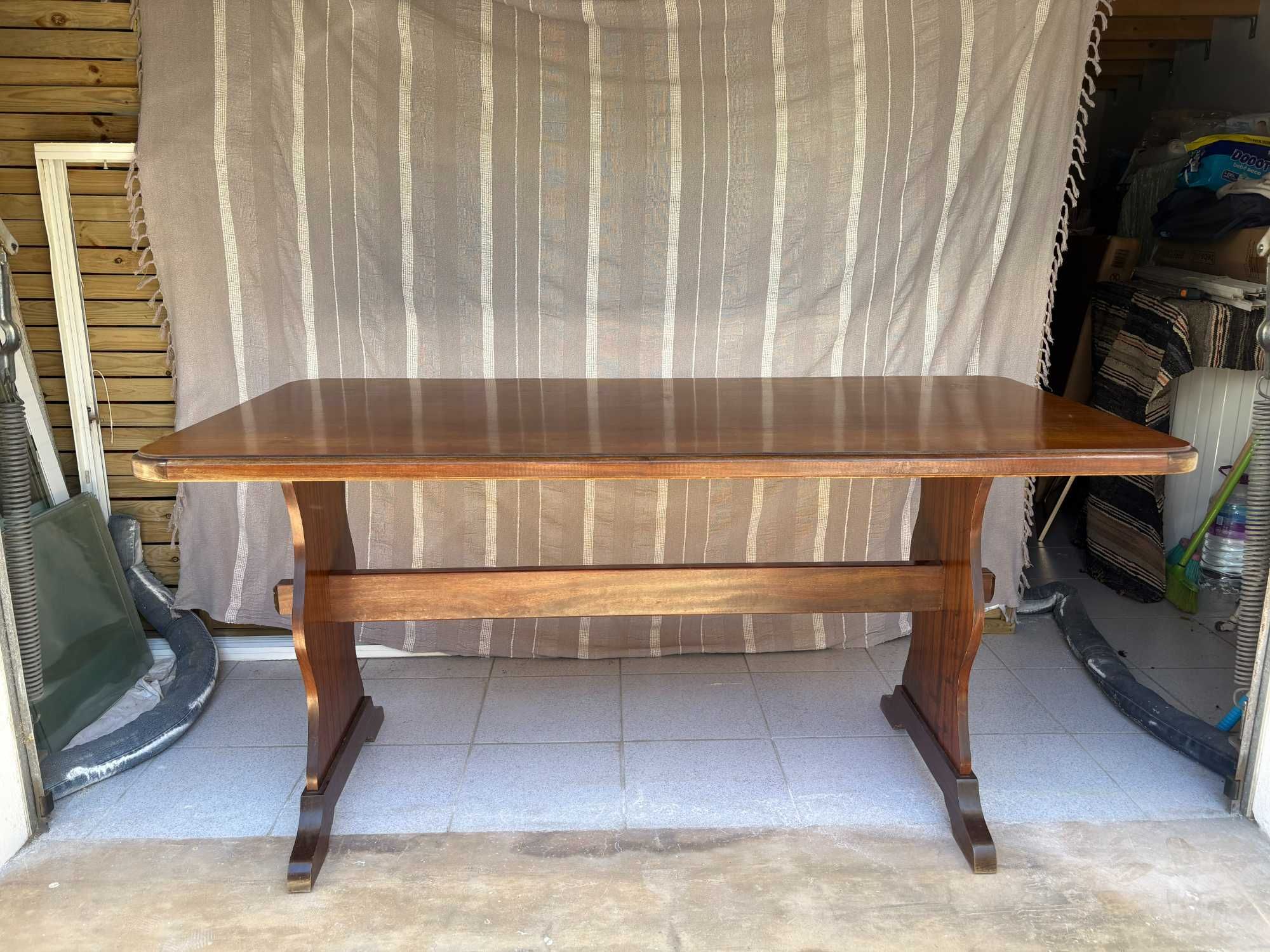 Mesa de jantar usada