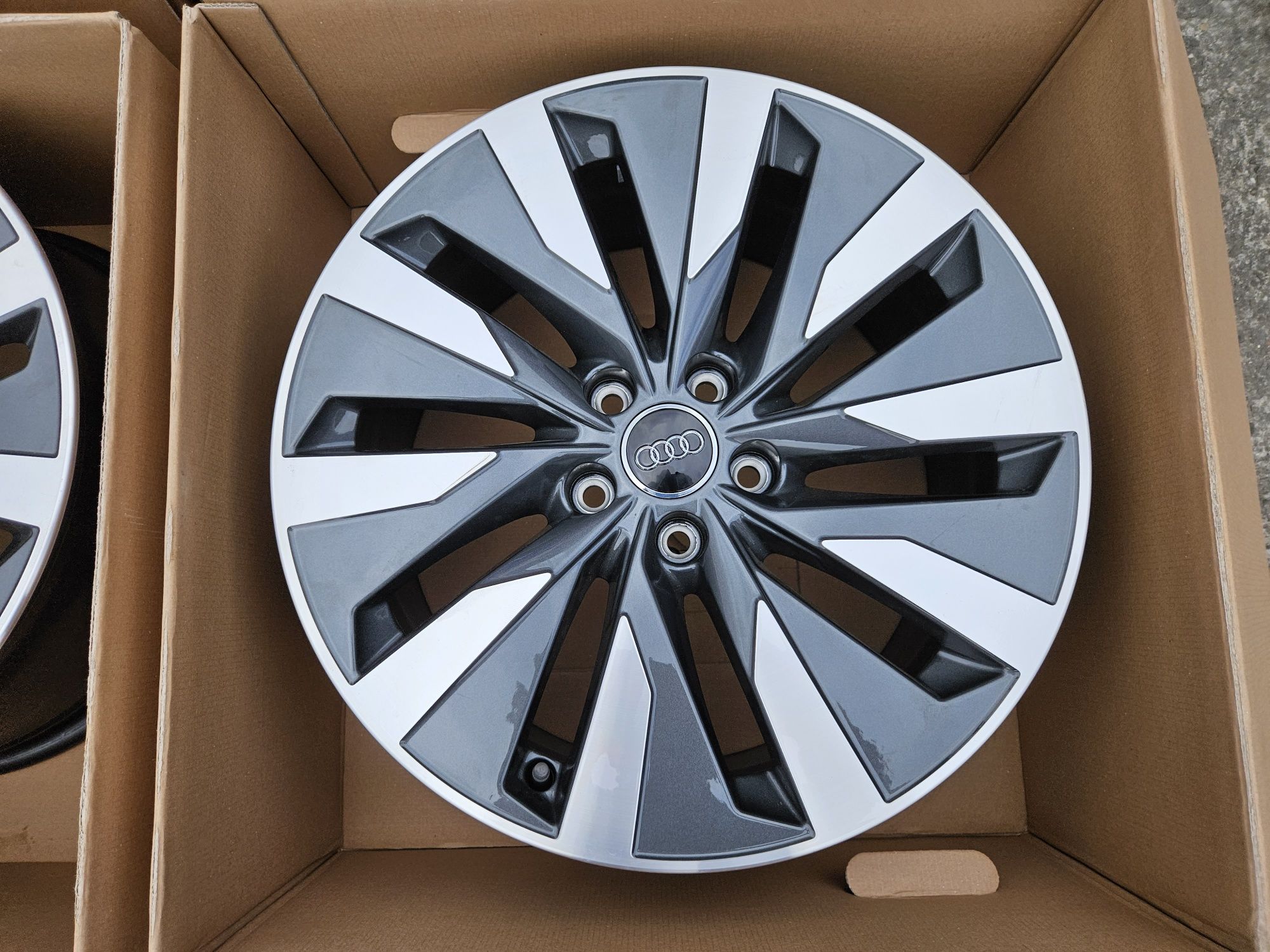 Felgi alumniowe 5x112 8j et39 18" AUDI a4 b8 b9 q5 a6 a5