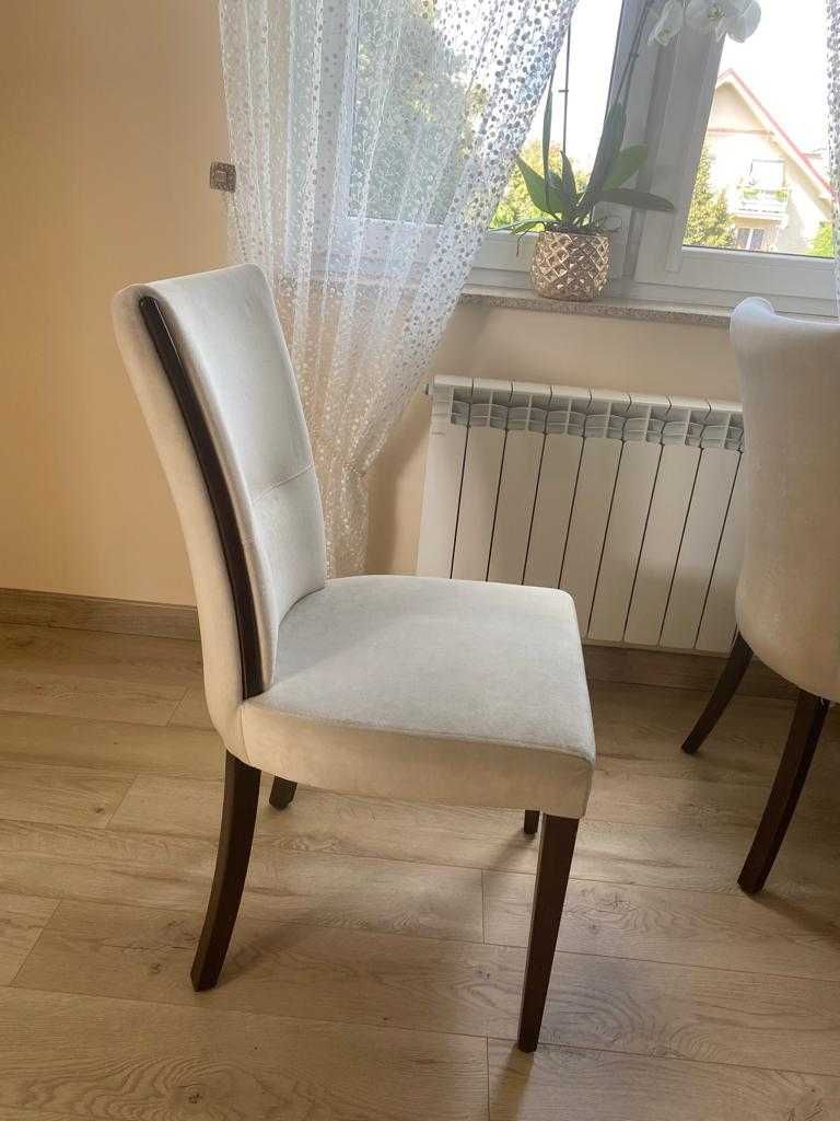 Stół dębowy z krzesłami