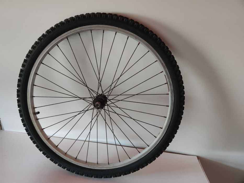 Roda de bicicleta 26 X 1.95 [COMO NOVA]