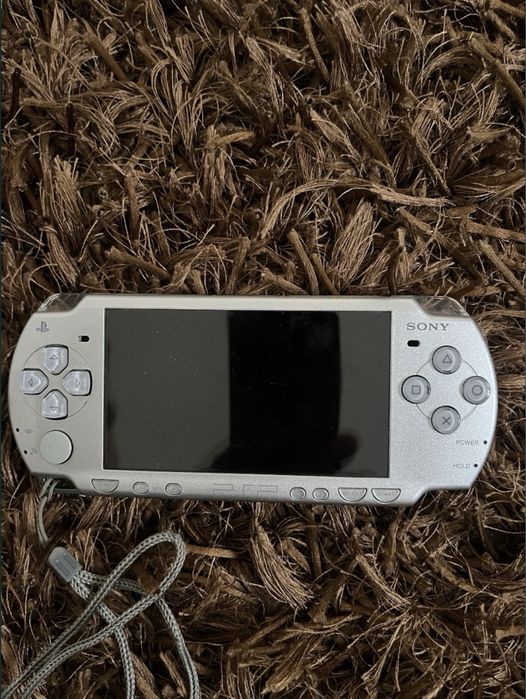 PSP Slim & Lite em bom estado