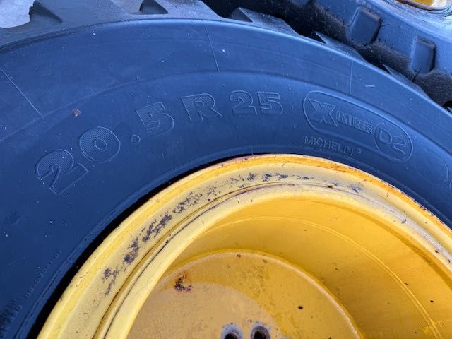 20.5-25 koła komplet pełne wypełnione pianką komatsu wa 250