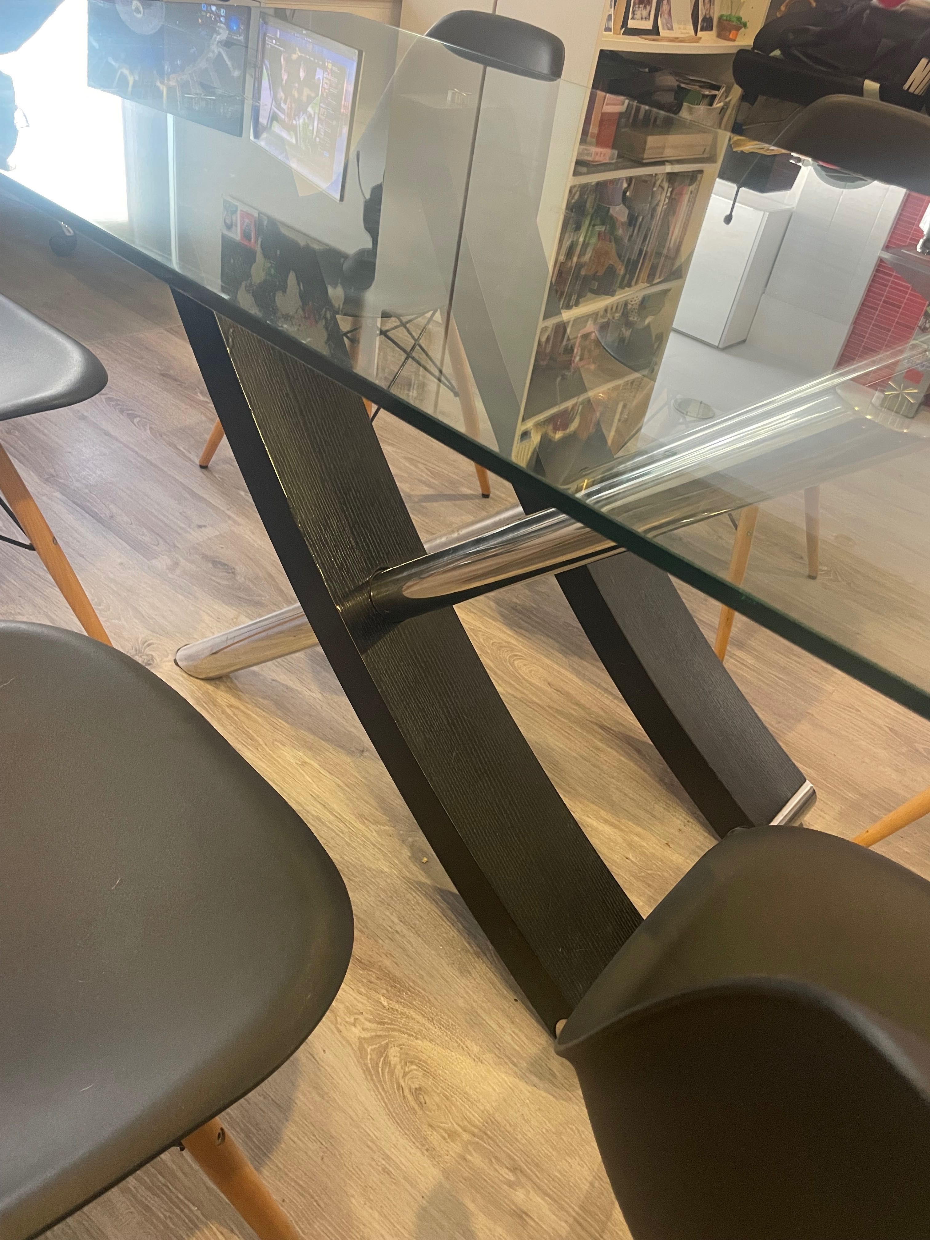 Mesa de jantar em vidro