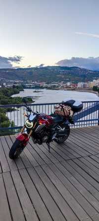 Honda Cb650r Muito bem estimada