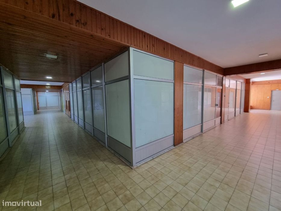 Loja comercial e serviços em Arcozelo, Barcelos