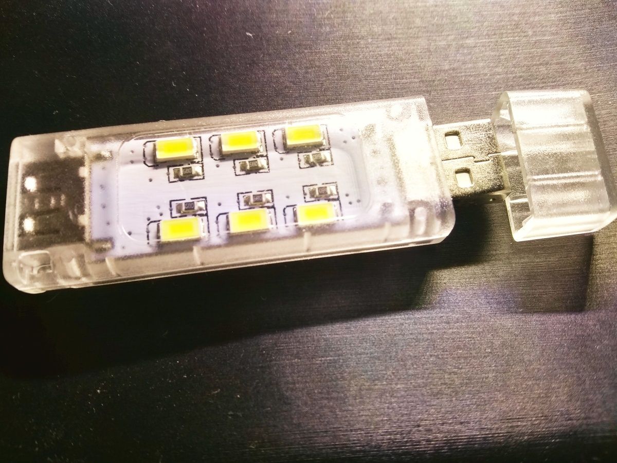 USB светильник 12 яркобелых / или тепложёлтых светодиодов универсальны