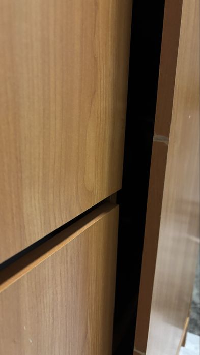 Продам шафу в нормальму стану, всі пошкодження є на фото.