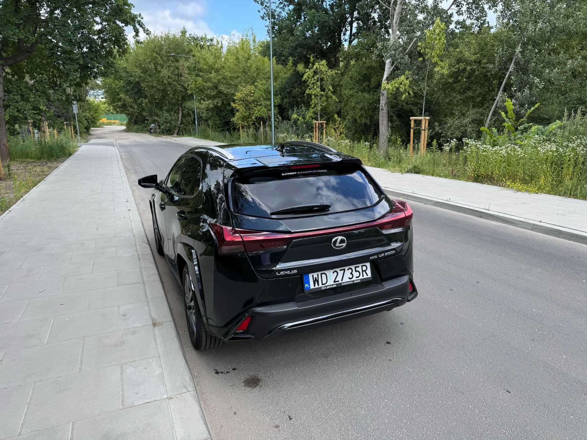 Wynajem Lexus UX 2,0 Hybrid Dynamic Force 184 KM AWD. Wypożyczalnia