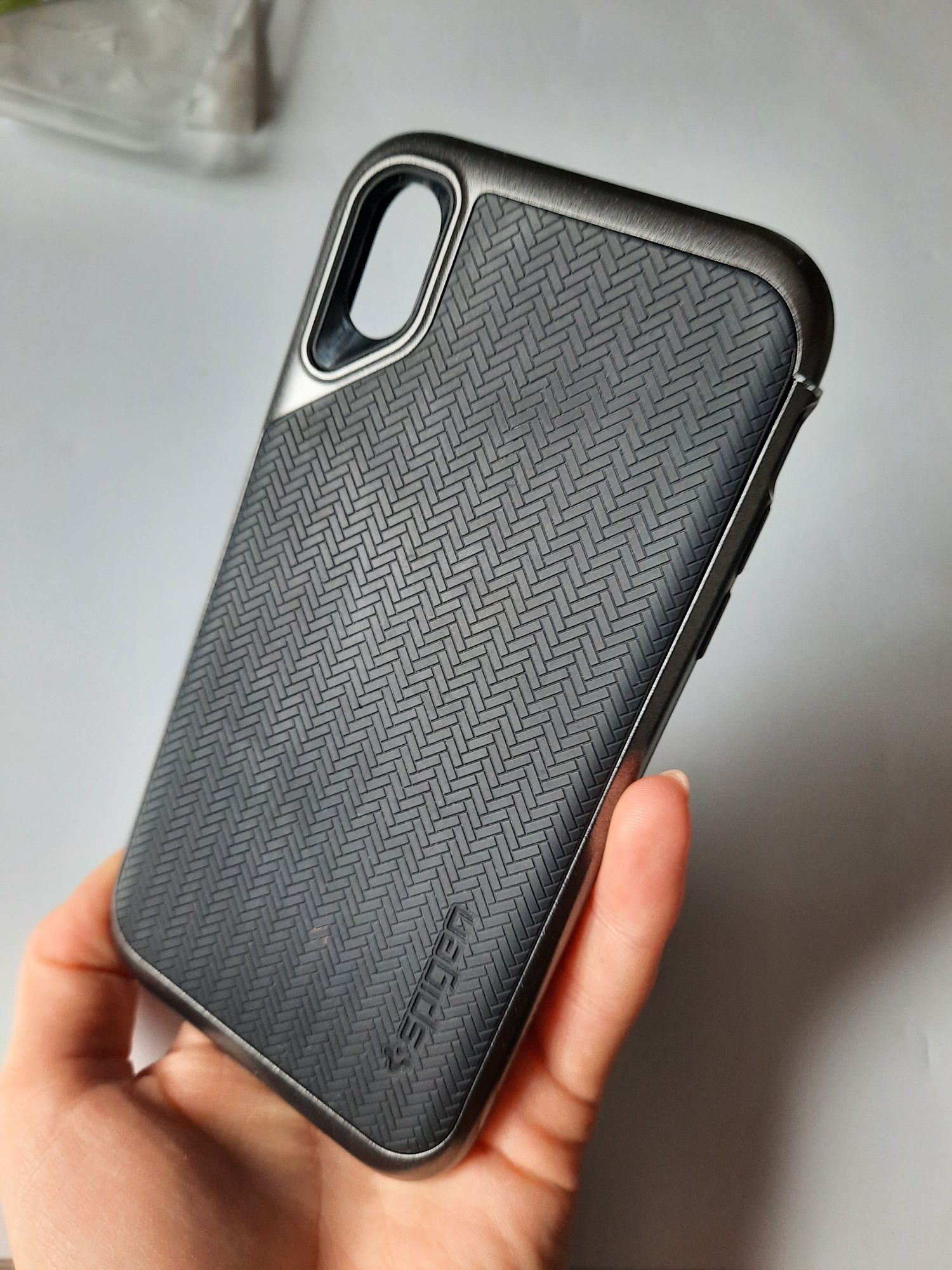 Etui na IPhone xr marka Spigen