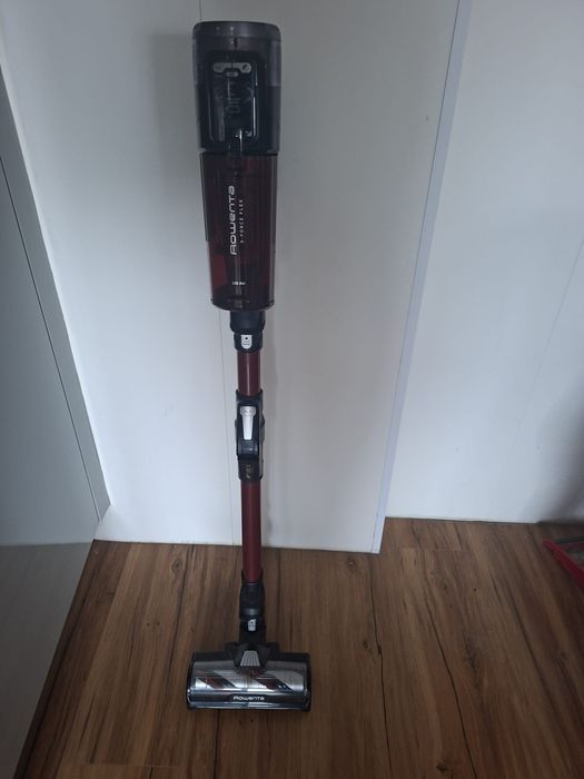 Aspirador vertical Rowenta - 6 meses de uso - levantar só dia 5/01