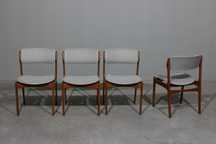 Conjunto de 4 cadeiras Erik Buch modelo OD49 em teca