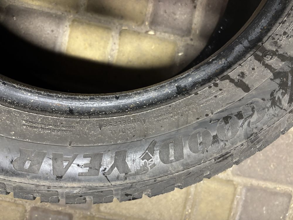Шини зимові R17 225/55 Goodyear 4шт.(ціна за скат)