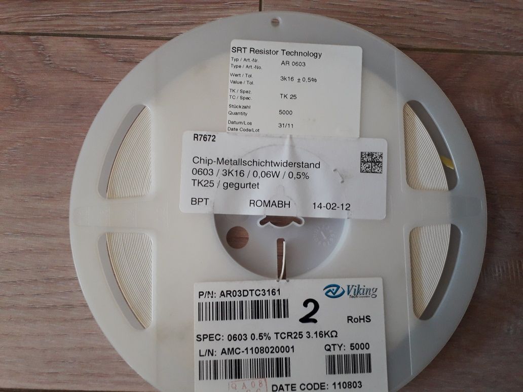 Sprzedam elementy elektroniczne SMD.