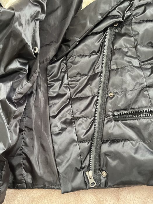 Куртка з хутряним комірцем